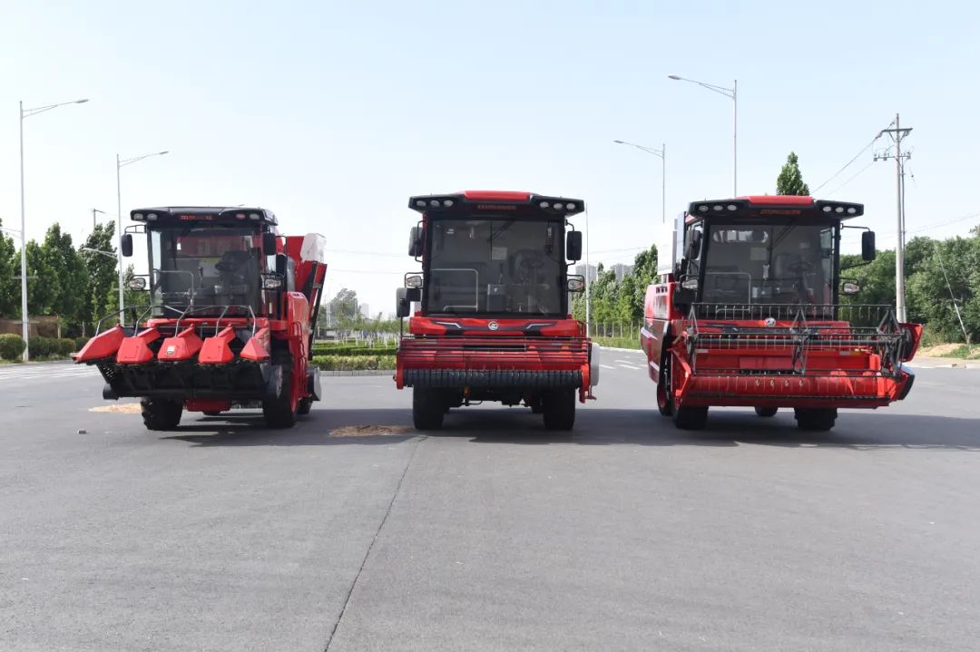 好車開著就是過(guò)癮，中聯(lián)收獲花生機(jī)‘真不孬’!